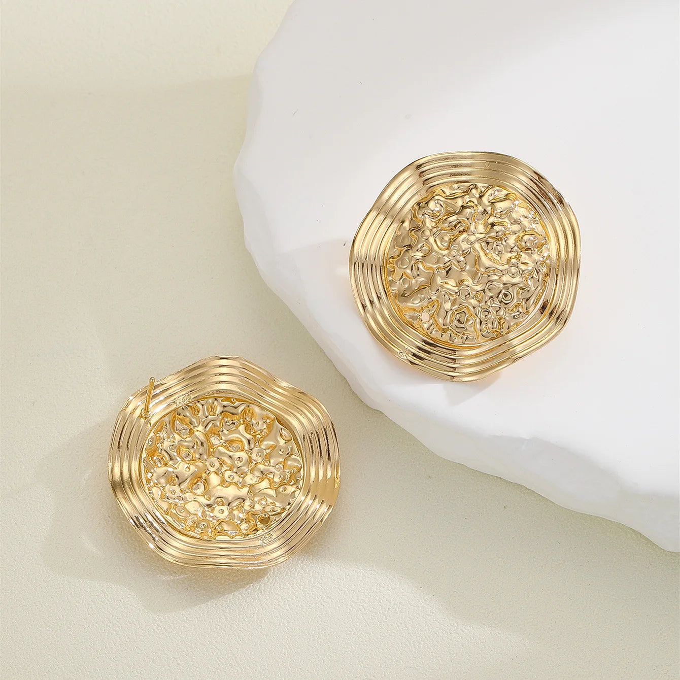 Simple Retro Geometric Circle Floral Metal Earrings